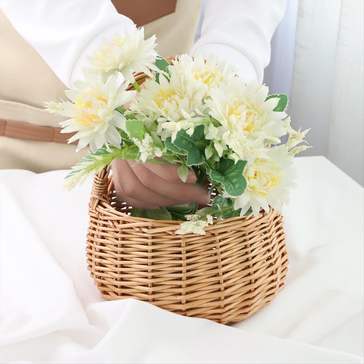 Wicker Picnic Basket with Hand - огляд і ціна Home Decor Garden