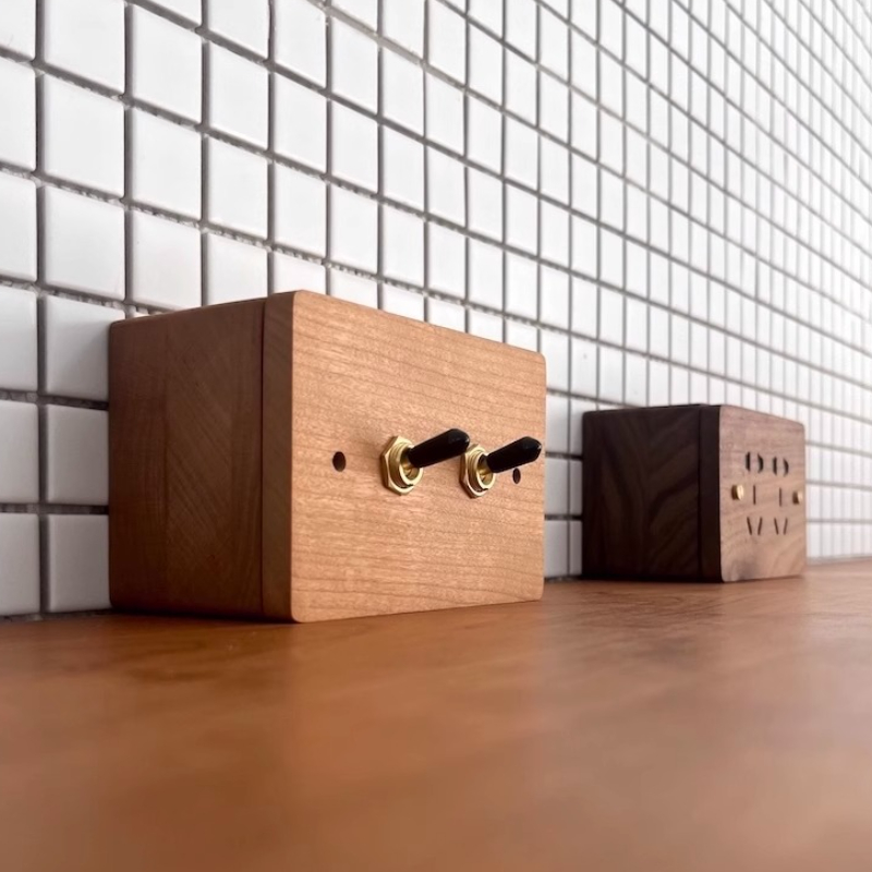 Surface Mounted Electrical Jun - огляд і ціна Home Decor Outlet
